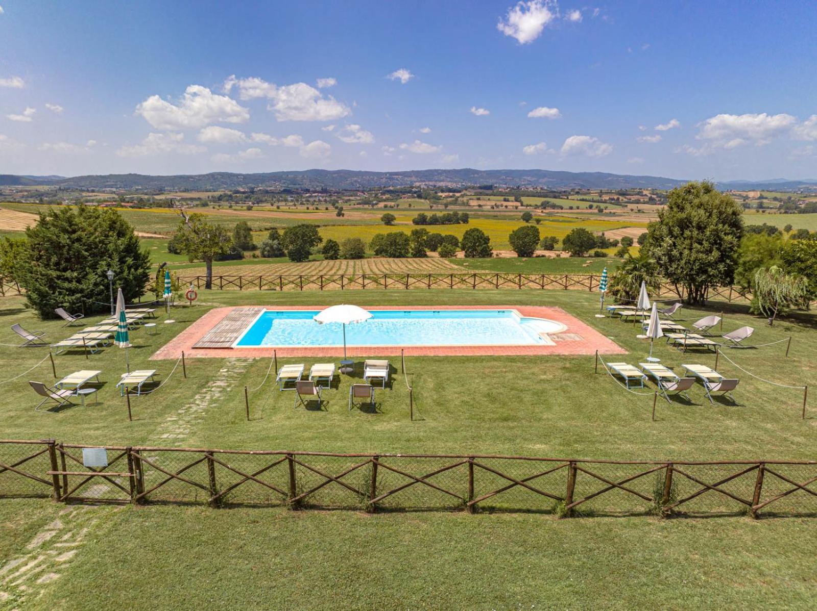 Il Querciolo - Azienda Biologica, Agriturismo E Cantina Marciano della Chiana Екстериор снимка